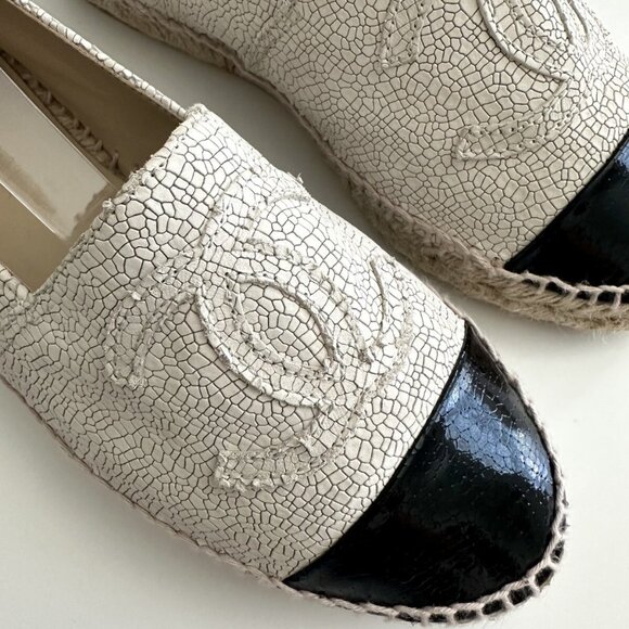 CHANEL Off-White Black Leather CC Logo Cap Toe Espadrille Flats Size 38 US 7.5 - Picture 5 of 13